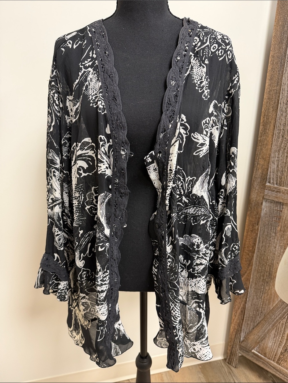 Black & White Floral Open-Front Cardigan with Scalloped Trim